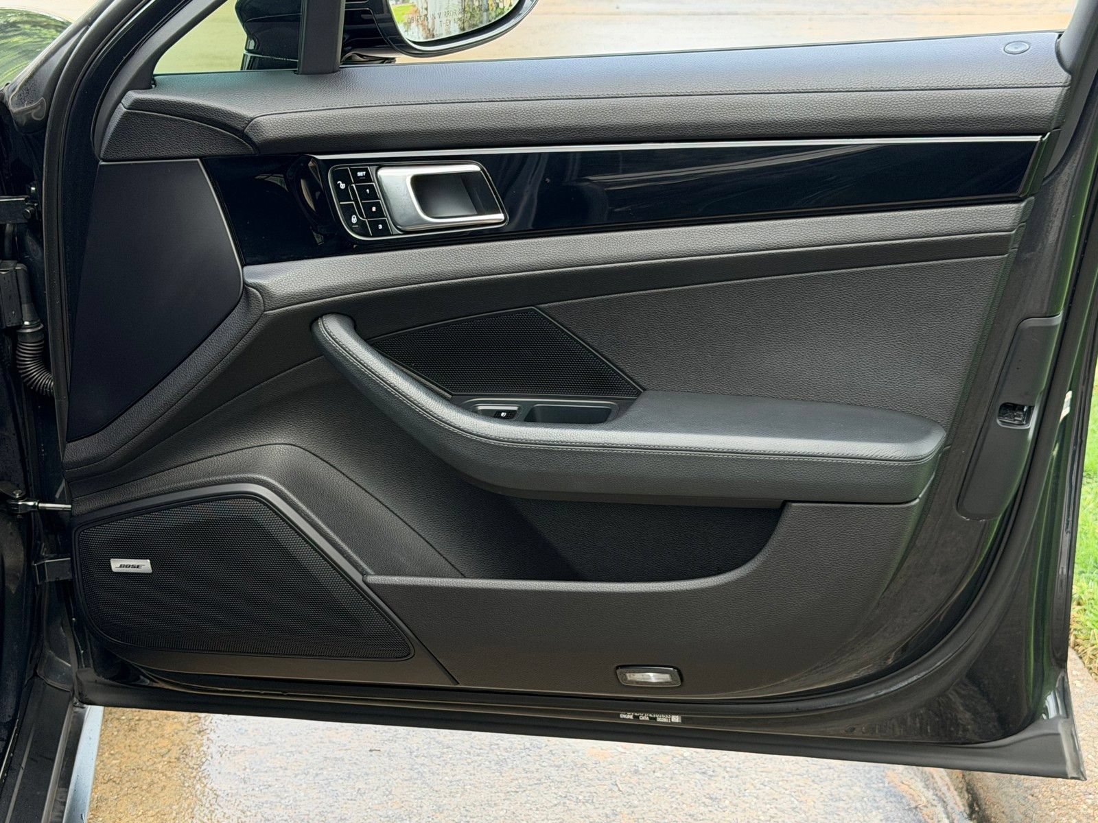 Used 2017 Porsche Panamera image 23