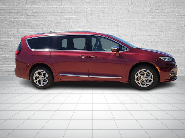 Used 2021 Chrysler Pacifica Limited w/ Premium & Safety Sphere Group AWD/4WD image 5