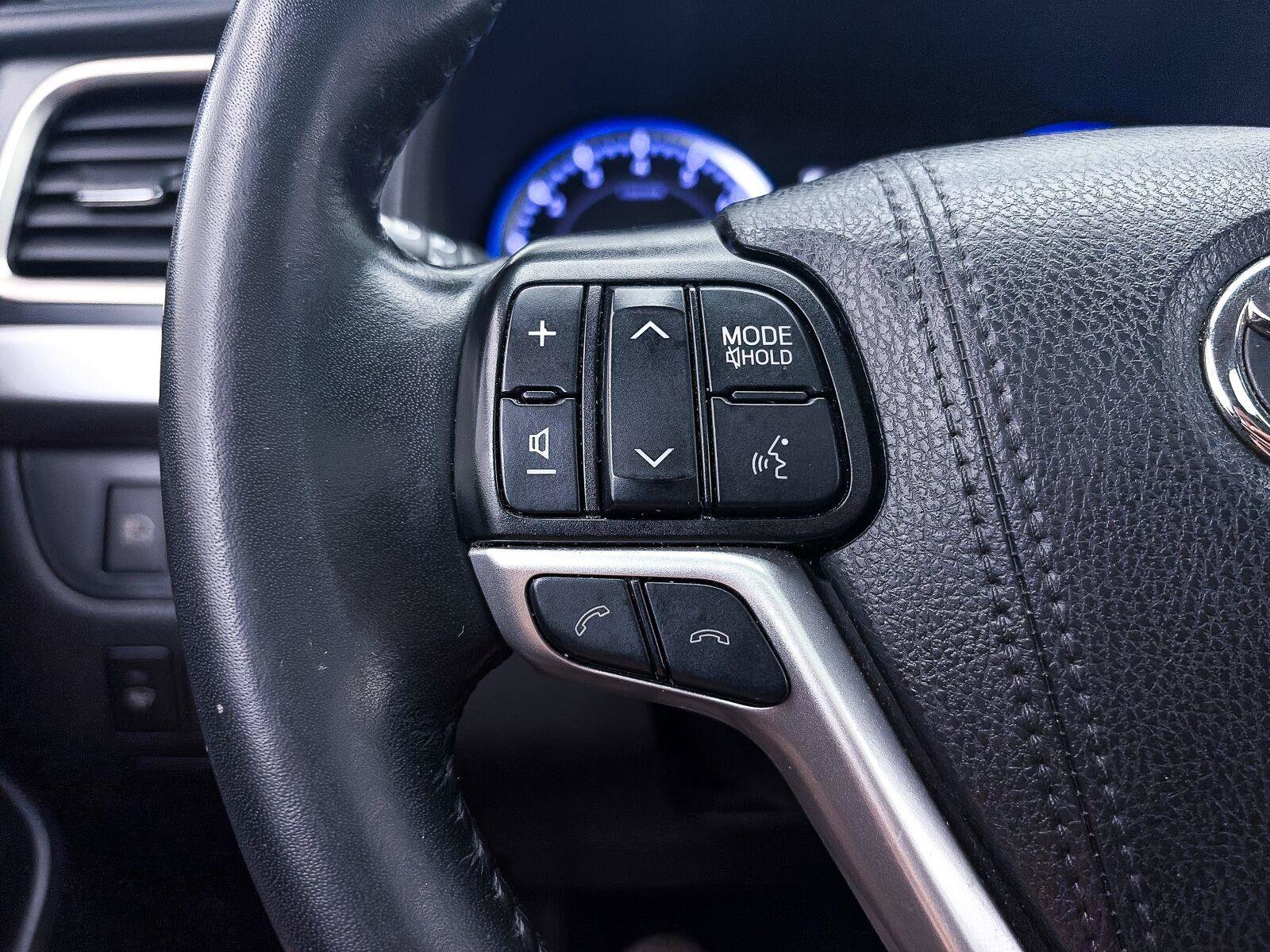 Used 2019 Toyota Highlander XLE FWD image 27