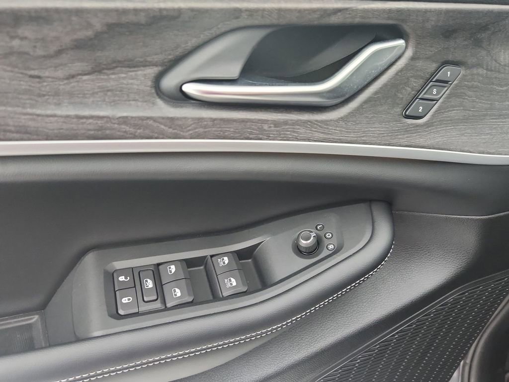 New 2025 Jeep Grand Cherokee L Limited w/ Black Appearance Package image 5