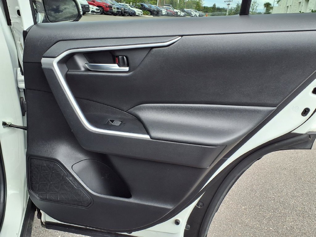 Used 2022 Toyota RAV4 XLE FWD image 15