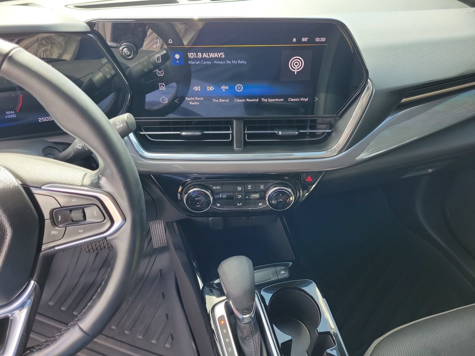Used 2025 Chevrolet Trax ACTIV w/ Driver Confidence Package FWD image 23