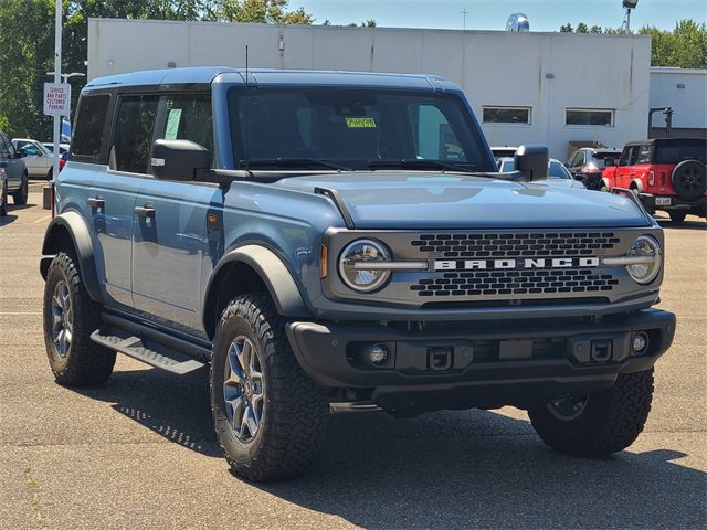 New 2025 Ford Bronco Badlands image 3