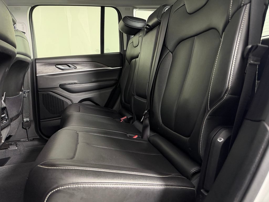 Used 2023 Jeep Grand Cherokee Limited w/ Black Appearance Package RWD image 20
