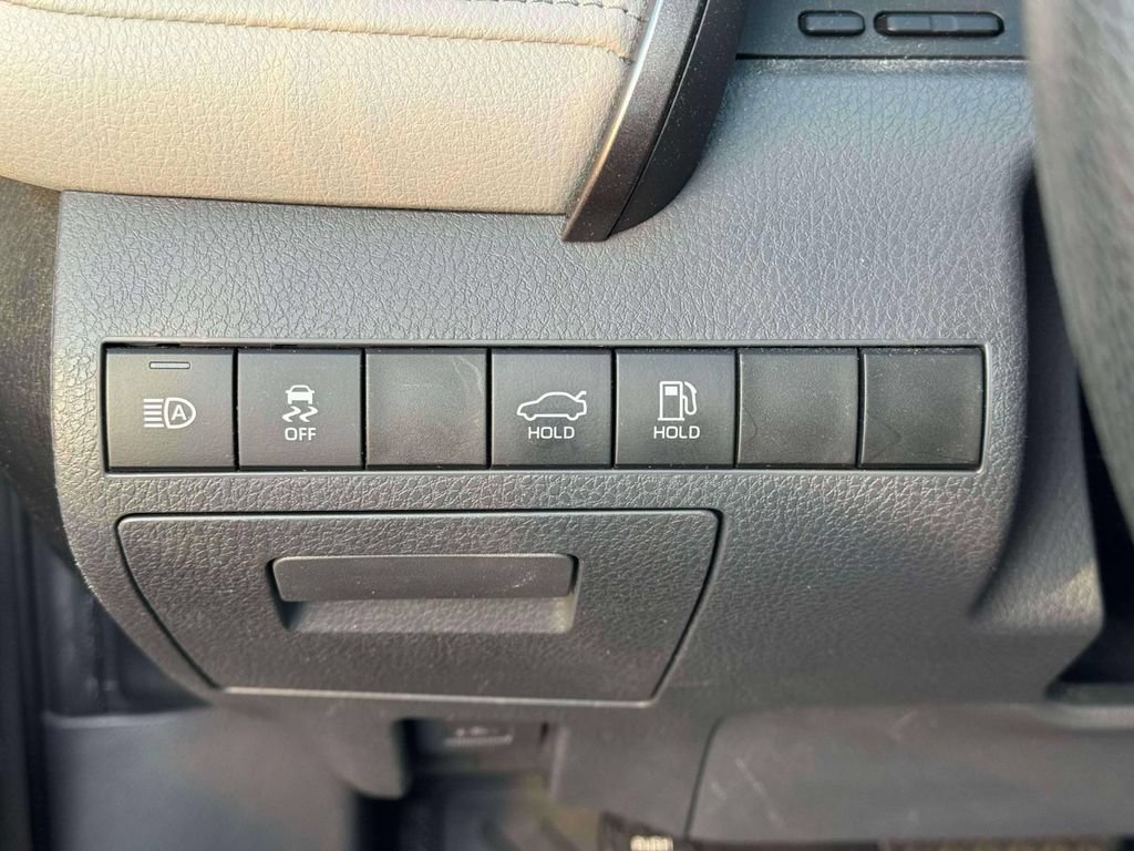 Used 2019 Toyota Camry LE w/ Convenience Package FWD image 21