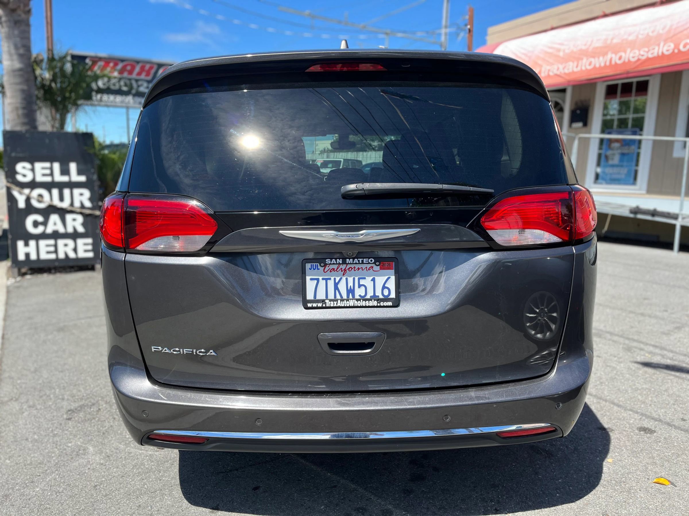 Used 2017 Chrysler Pacifica Touring-L Plus w/ Tire & Wheel Group FWD image 6