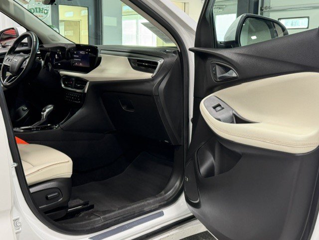 Certified 2024 Buick Encore GX Avenir w/ Avenir Technology Package FWD image 8