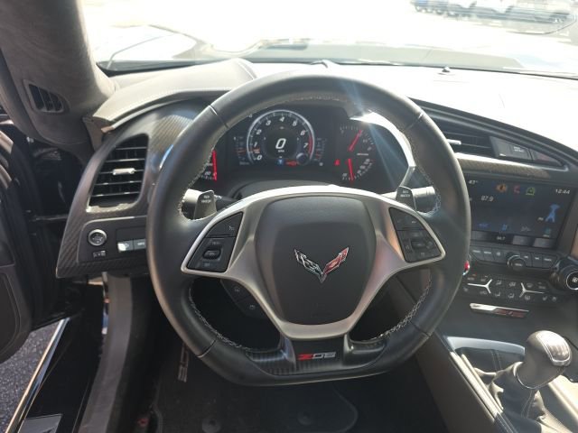 Used 2015 Chevrolet Corvette Z06 w/ 3LZ Preferred Equipment Group RWD image 17