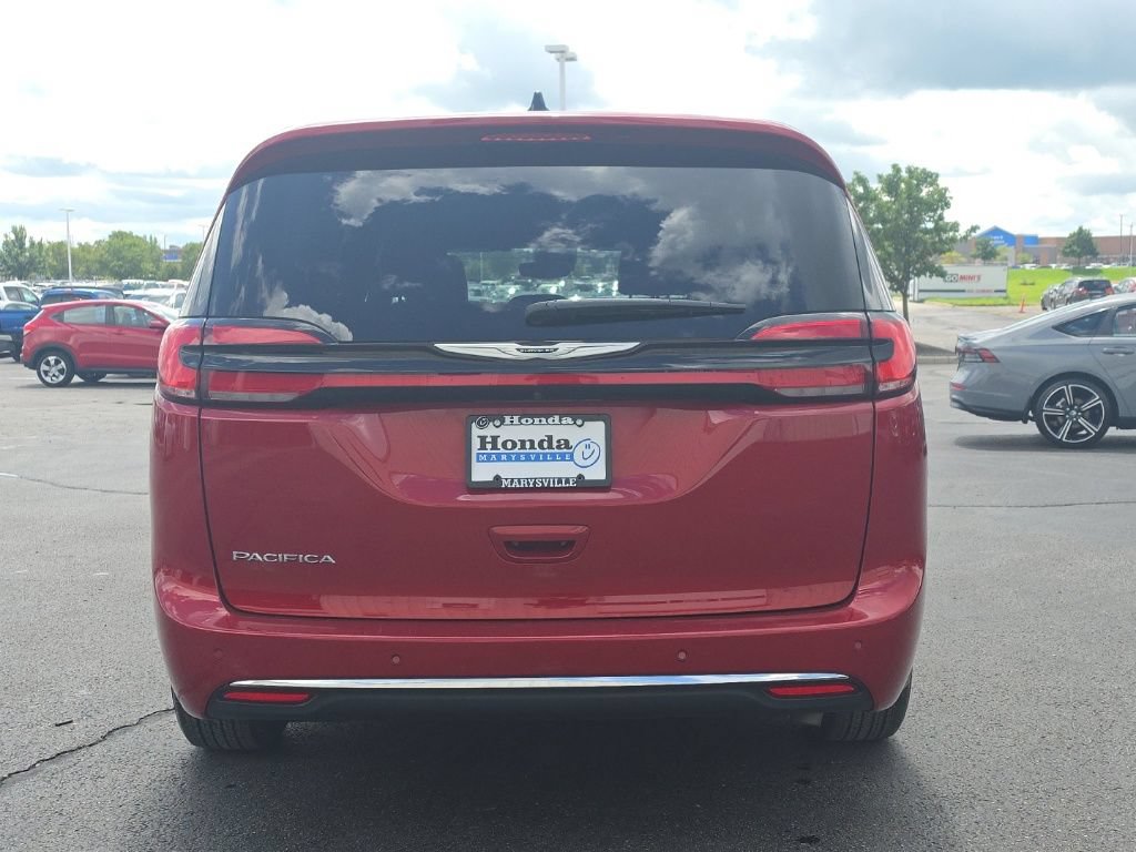 Used 2025 Chrysler Pacifica Select FWD image 6