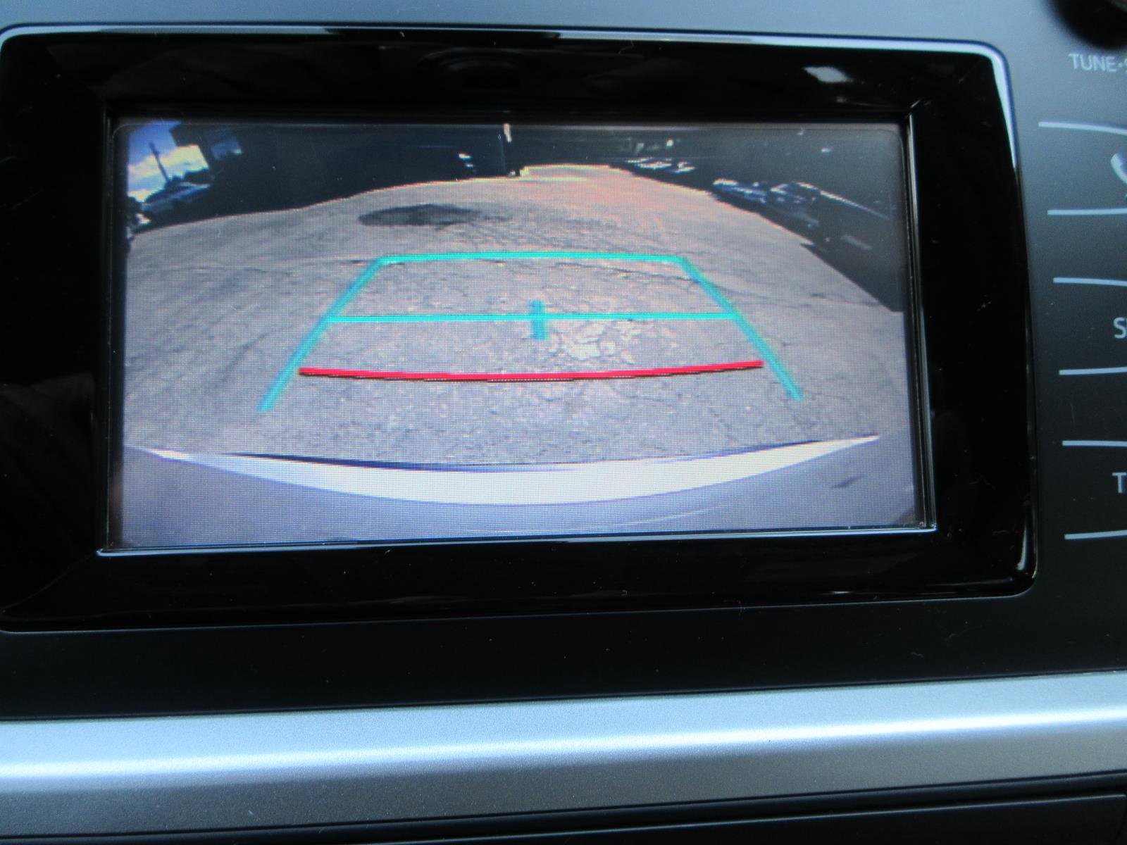 Used 2018 Toyota Highlander LE FWD image 10