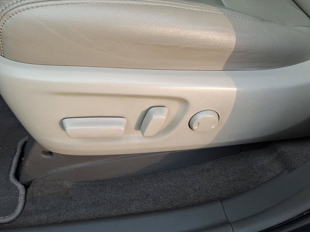 Used 2019 Toyota Sienna XLE w/ XLE Navigation Package FWD image 24