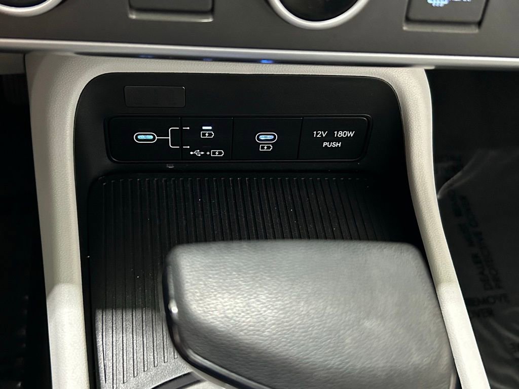 Used 2024 Hyundai Kona SE image 31