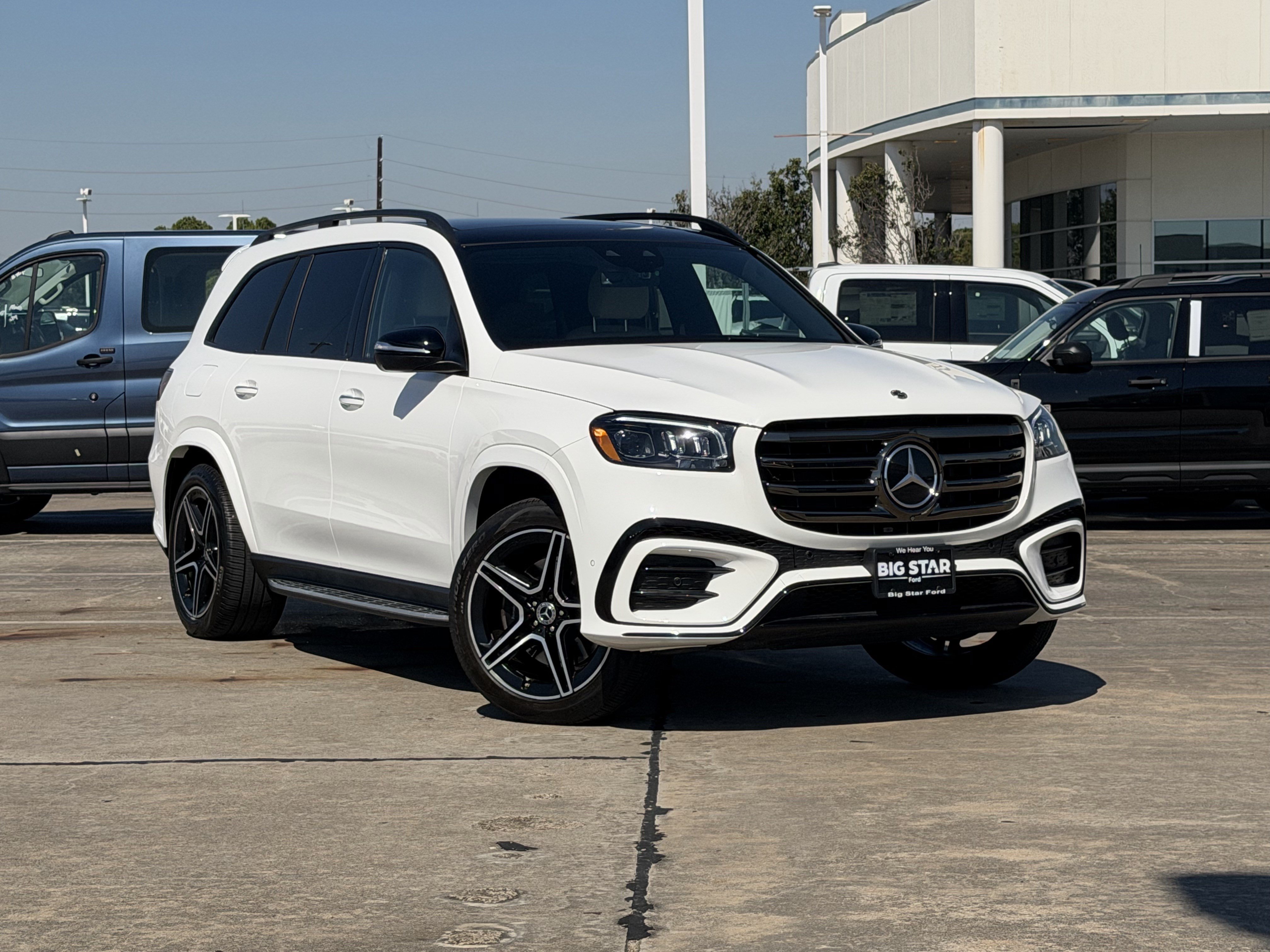 Used 2025 Mercedes-Benz GLS 450 4MATIC image 2