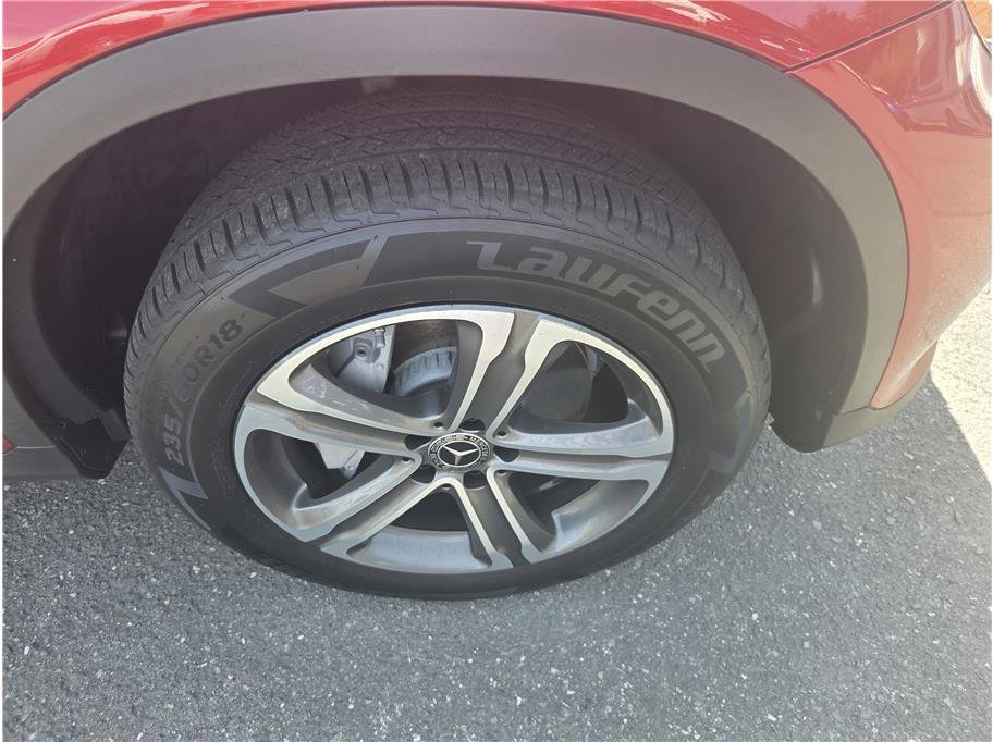 Used 2017 Mercedes-Benz GLC 300 4MATIC image 10