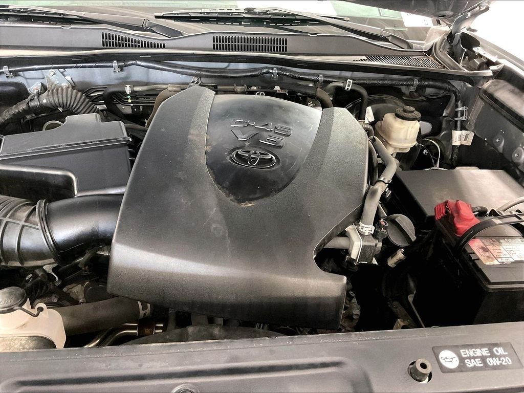 Used 2018 Toyota Tacoma SR5 AWD/4WD image 35
