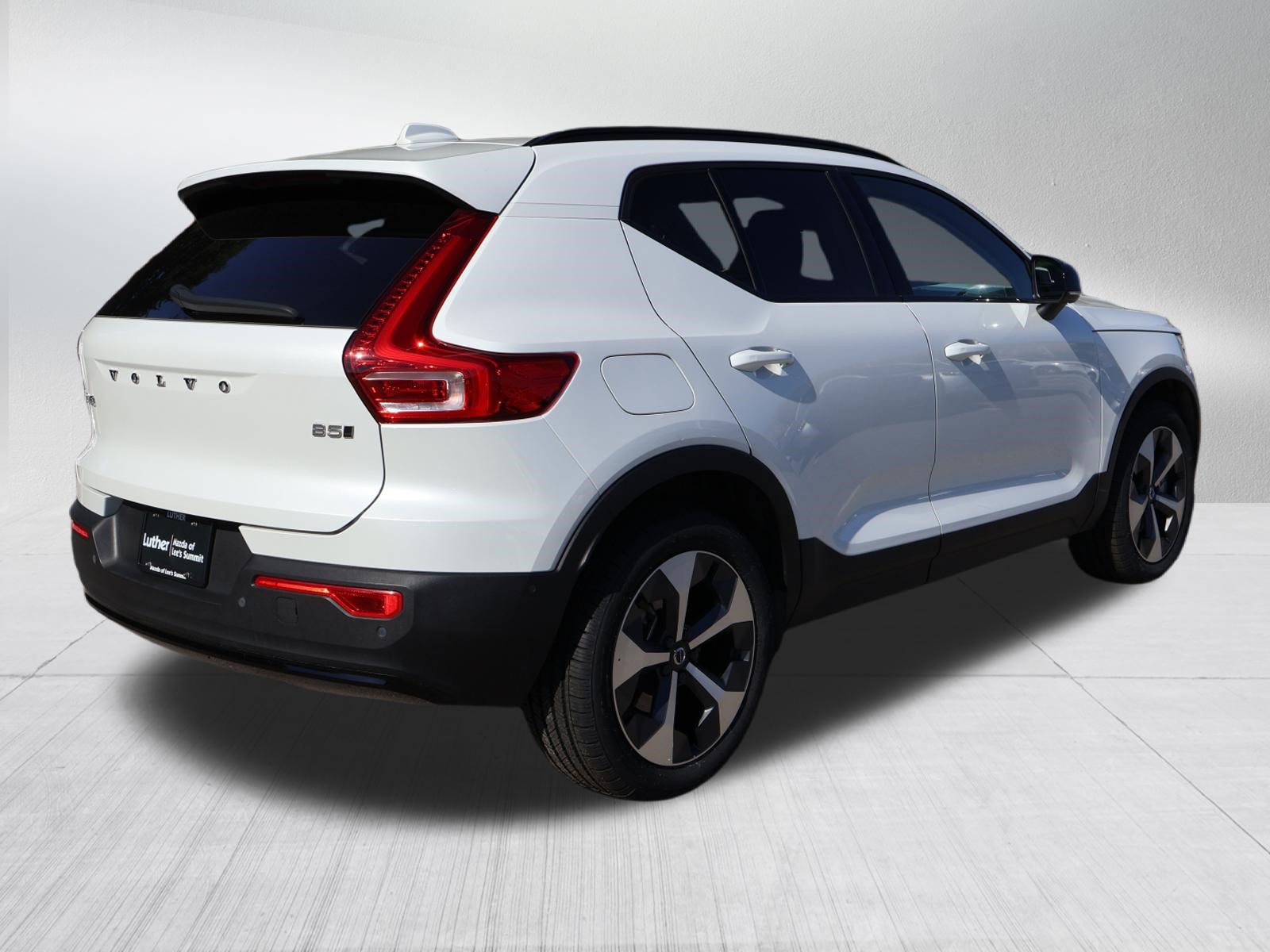 Used 2024 Volvo XC40 B5 Plus w/ Protection Package Premier AWD/4WD image 6