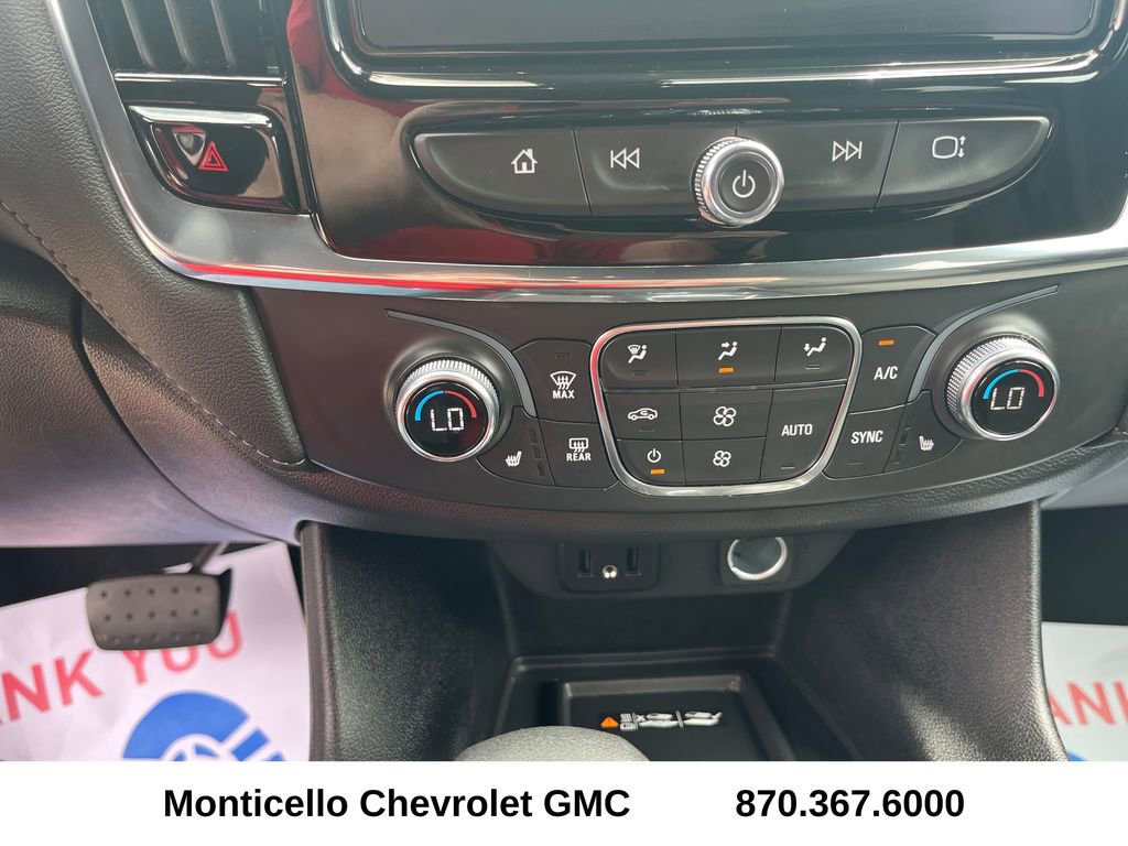 Used 2023 Chevrolet Traverse LT FWD image 18