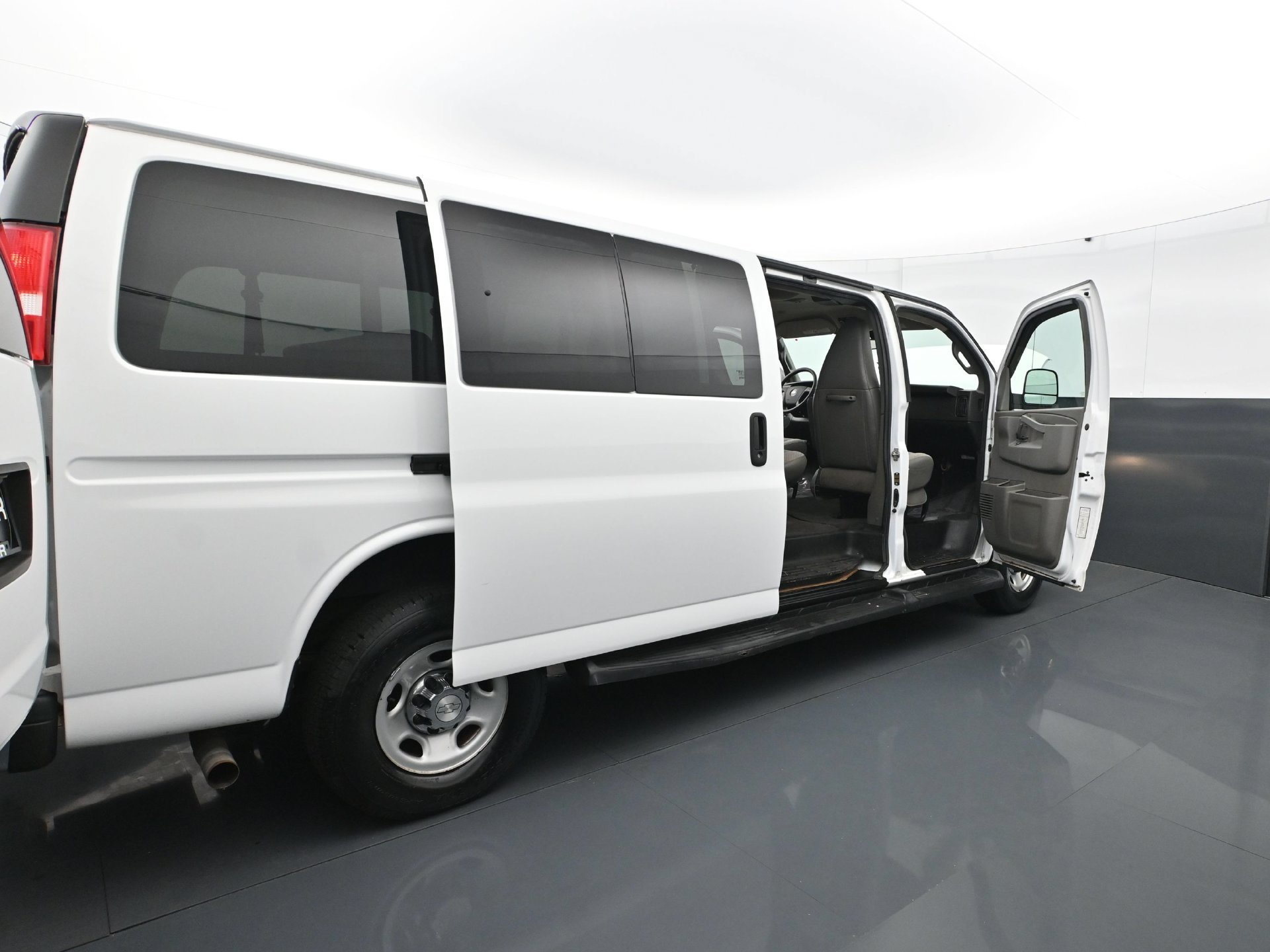 Used 2019 Chevrolet Express 3500 LT w/ LT Preferred Equipment Group RWD image 36