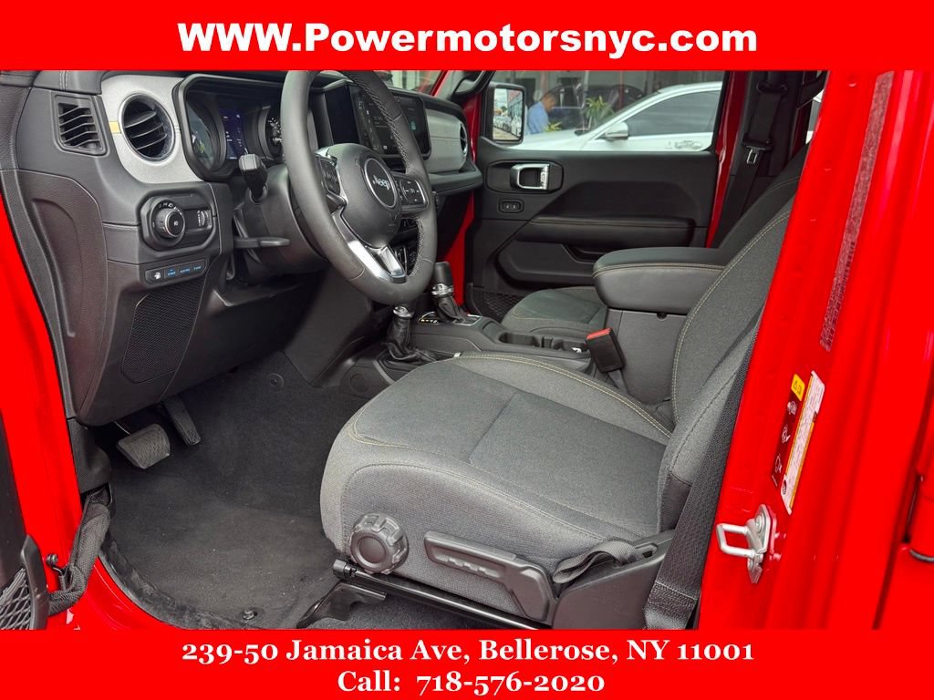 Used 2025 Jeep Wrangler Unlimited Sahara w/ Safety Group AWD/4WD image 15