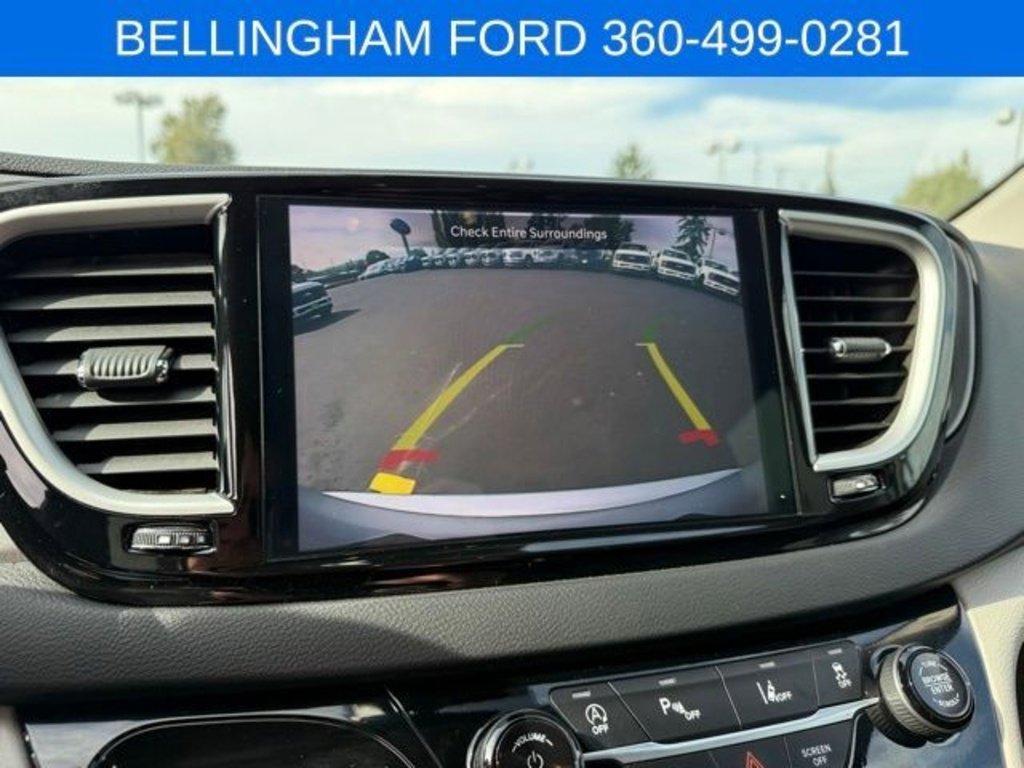 Used 2024 Chrysler Pacifica Touring-L image 33