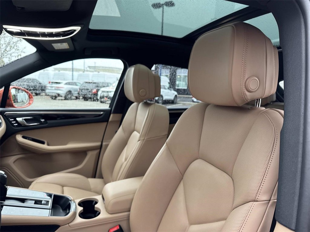 Used 2024 Porsche Macan image 19