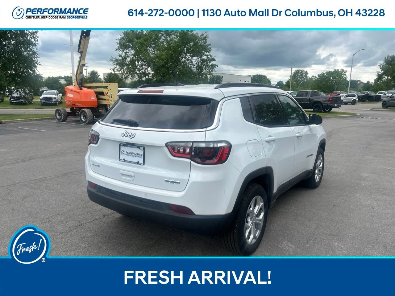 Used 2024 Jeep Compass Latitude w/ Convenience Group AWD/4WD image 4