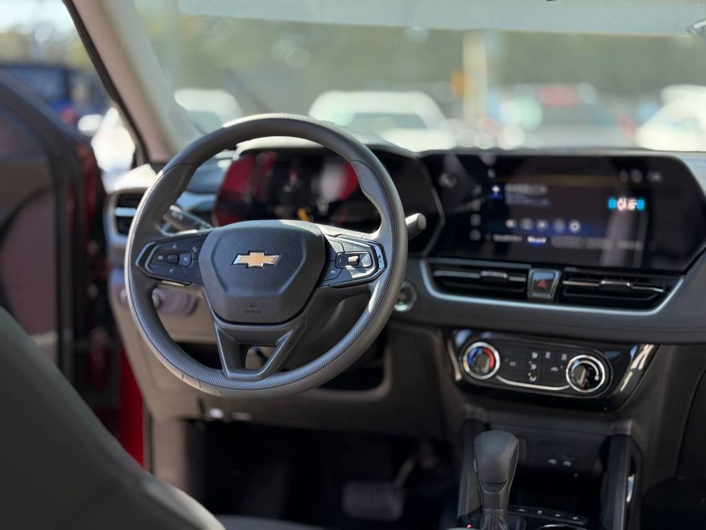 Used 2025 Chevrolet TrailBlazer LT image 18