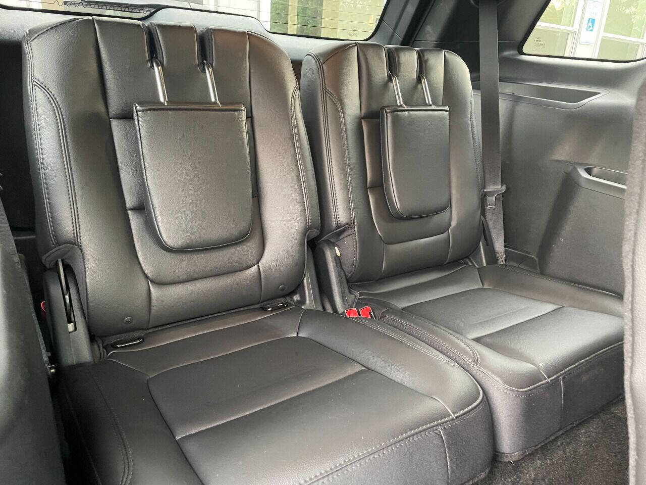 Used 2018 Ford Explorer XLT w/ Equipment Group 202A image 17