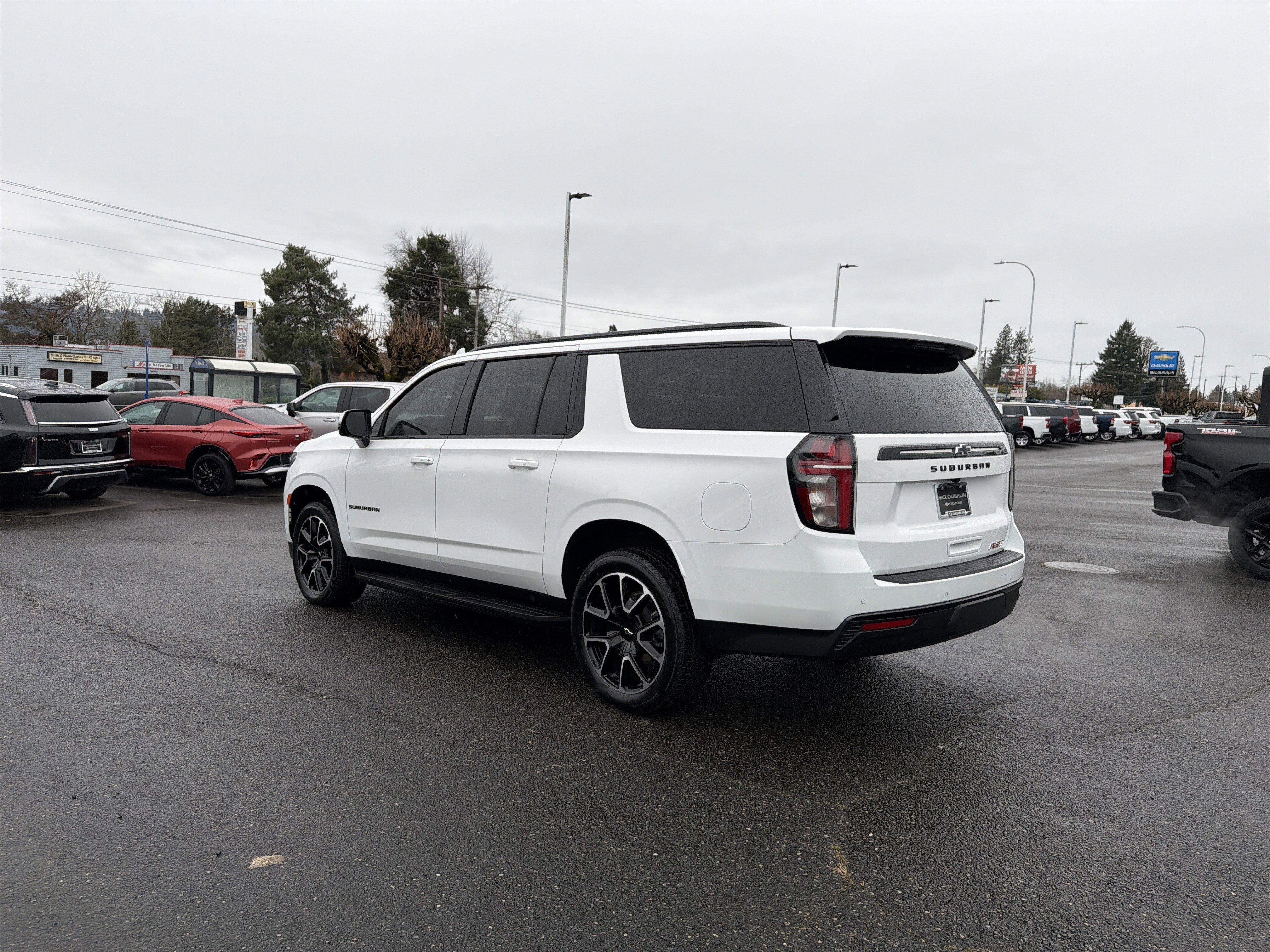 Used 2024 Chevrolet Suburban RST w/ Luxury Package image 3