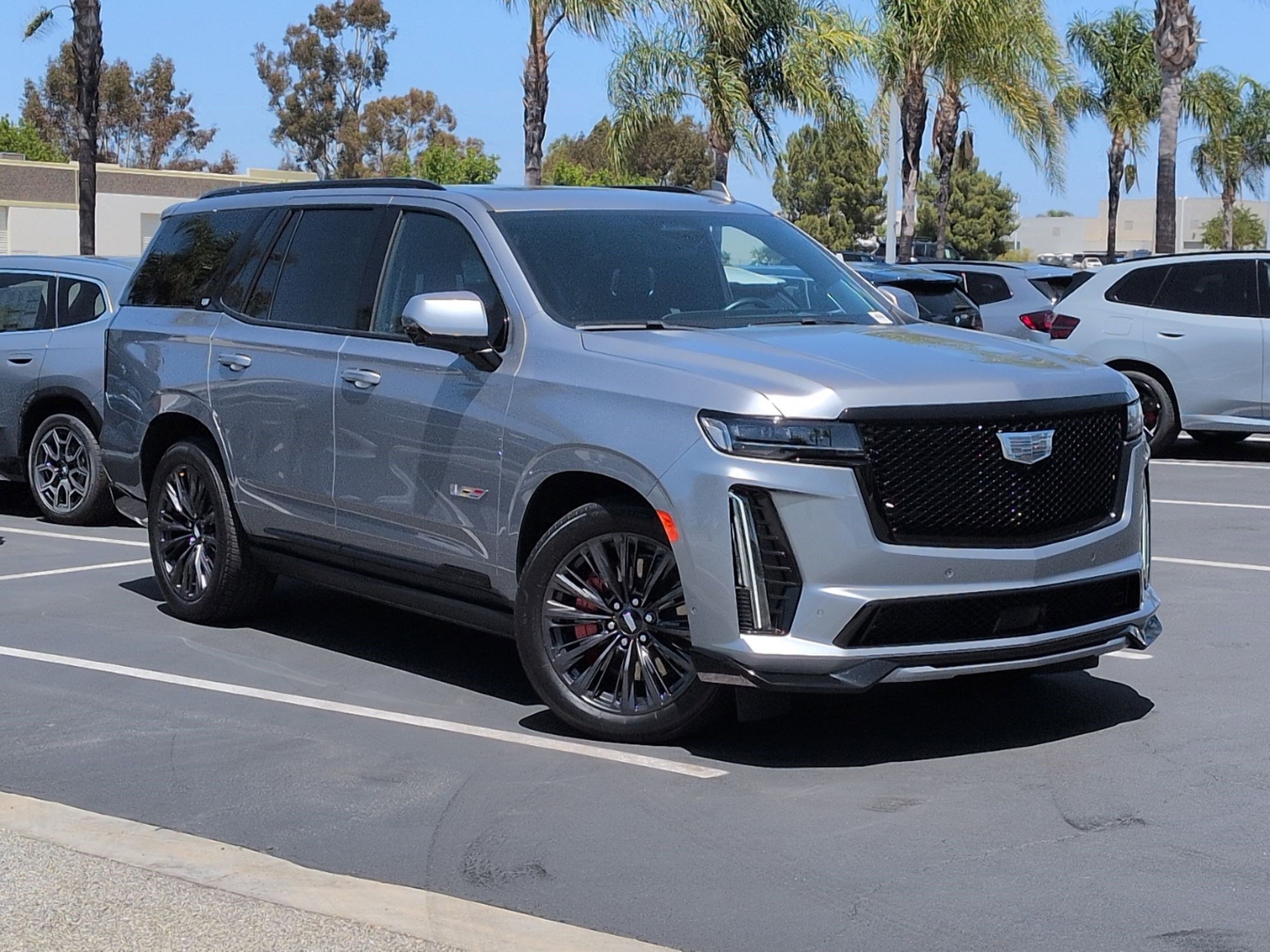 Used 2023 Cadillac Escalade V w/ LPO, ONYX Package AWD/4WD image 2