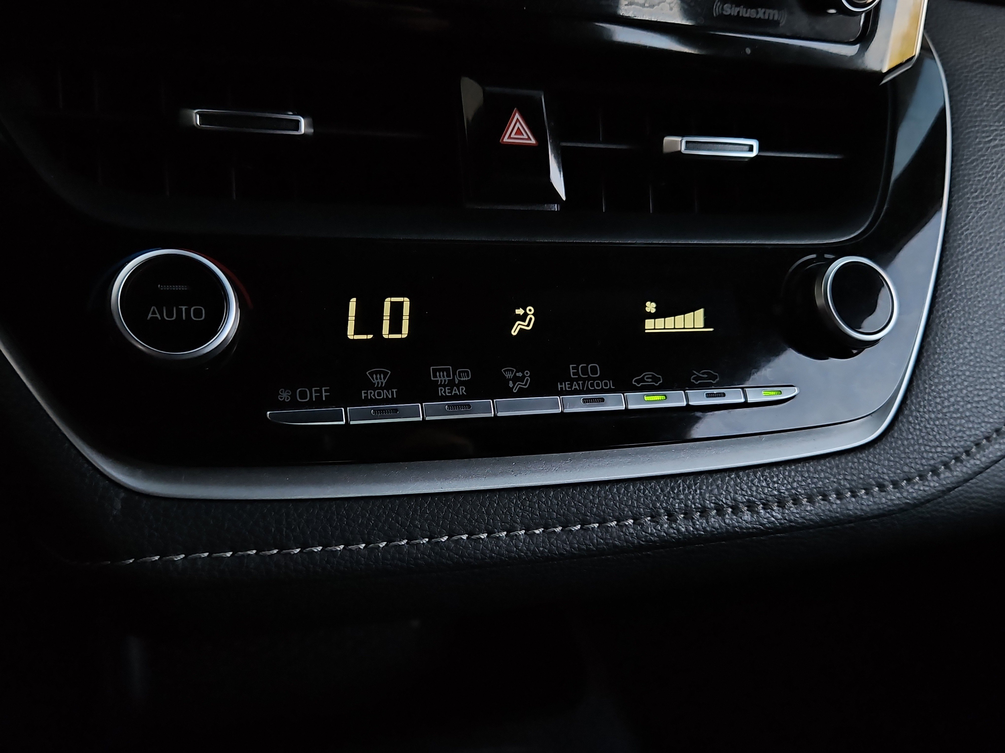 Used 2021 Toyota Corolla SE w/ Special Edition image 14