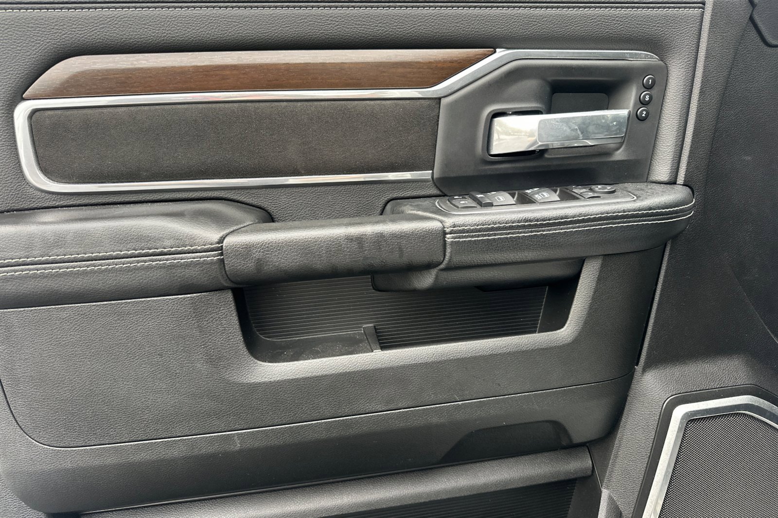 Used 2022 RAM 3500 Laramie image 11