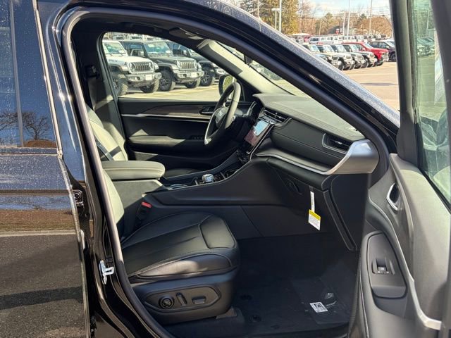 New 2025 Jeep Grand Cherokee L Limited image 30