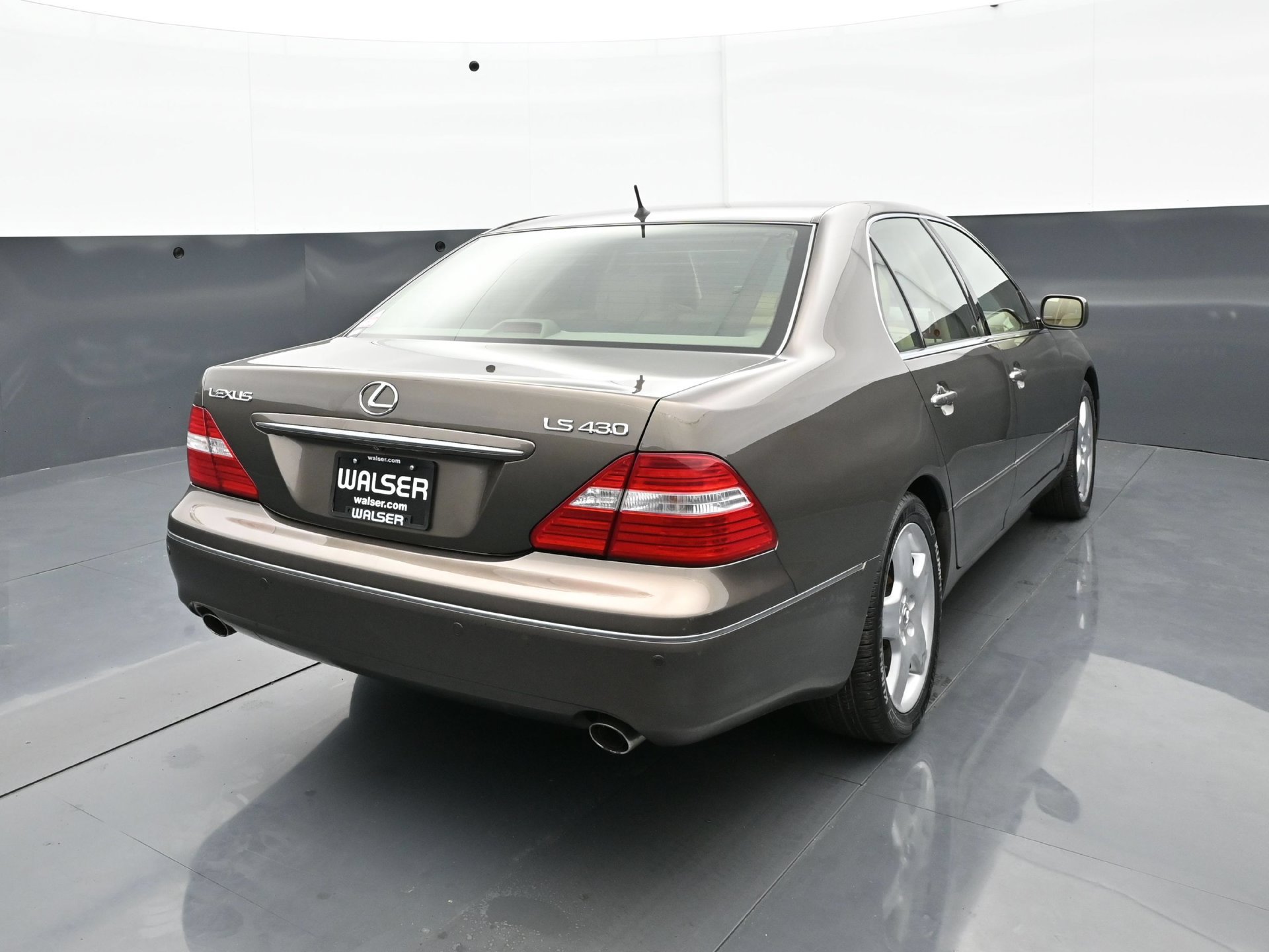 Used 2005 Lexus LS 430 RWD image 6