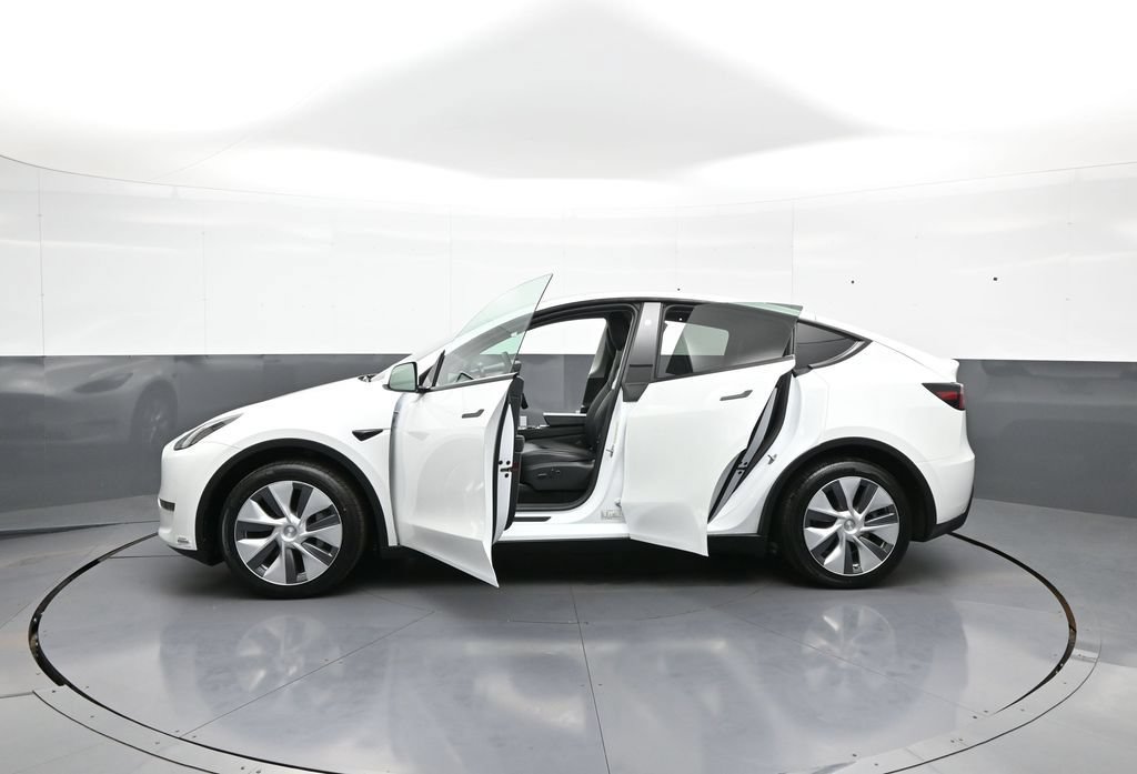 Used 2024 Tesla Model Y Long Range AWD/4WD image 43