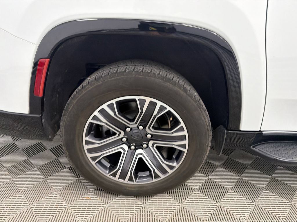 Used 2024 Jeep Wagoneer L Series II w/ Flexible Seating Group RWD image 19