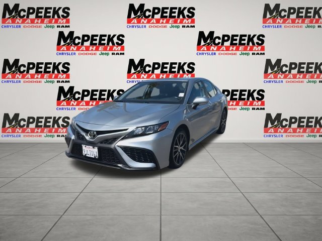 Used 2024 Toyota Camry SE w/ Convenience Package FWD image 3