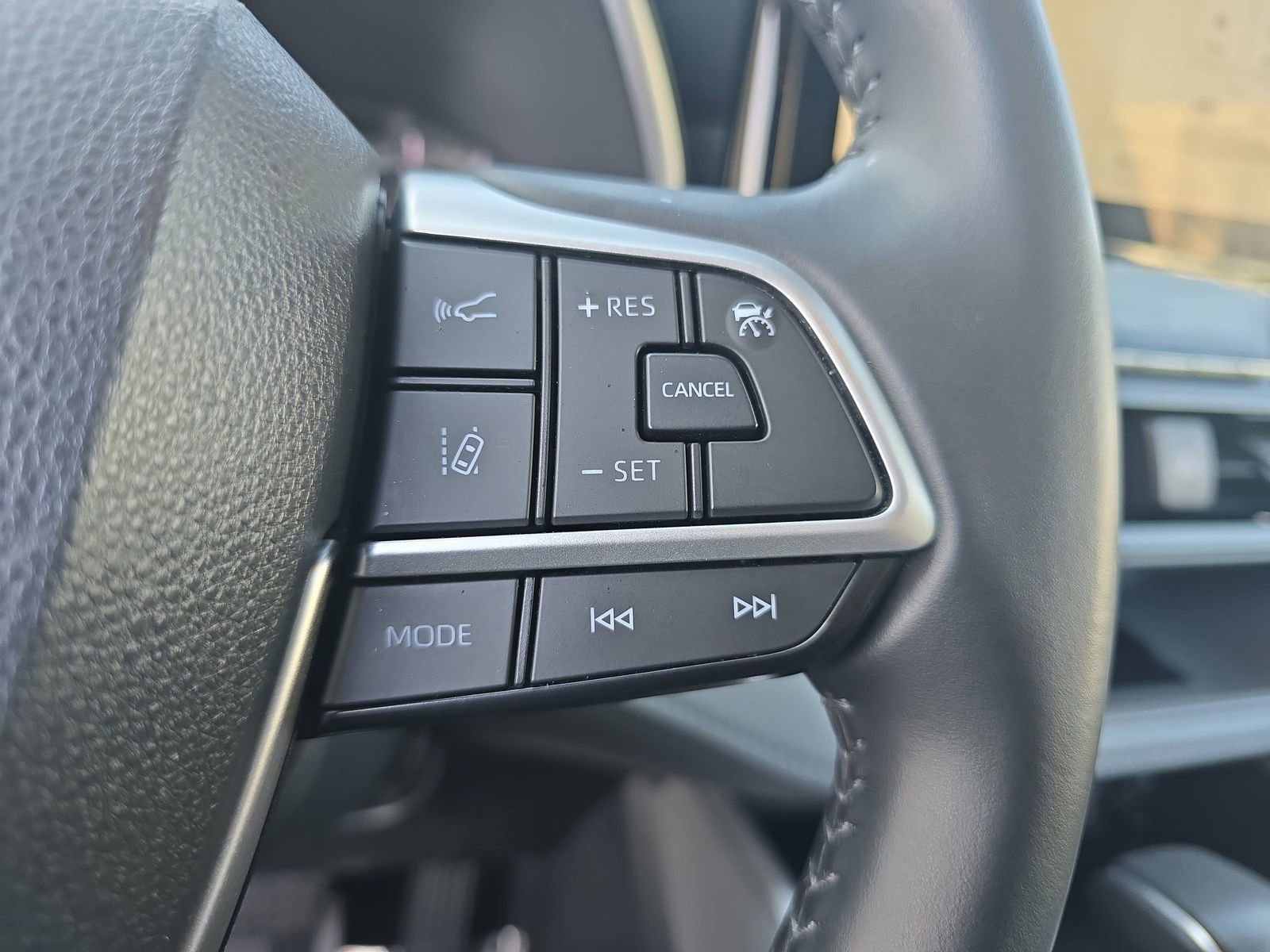 Used 2023 Toyota Highlander XLE image 26