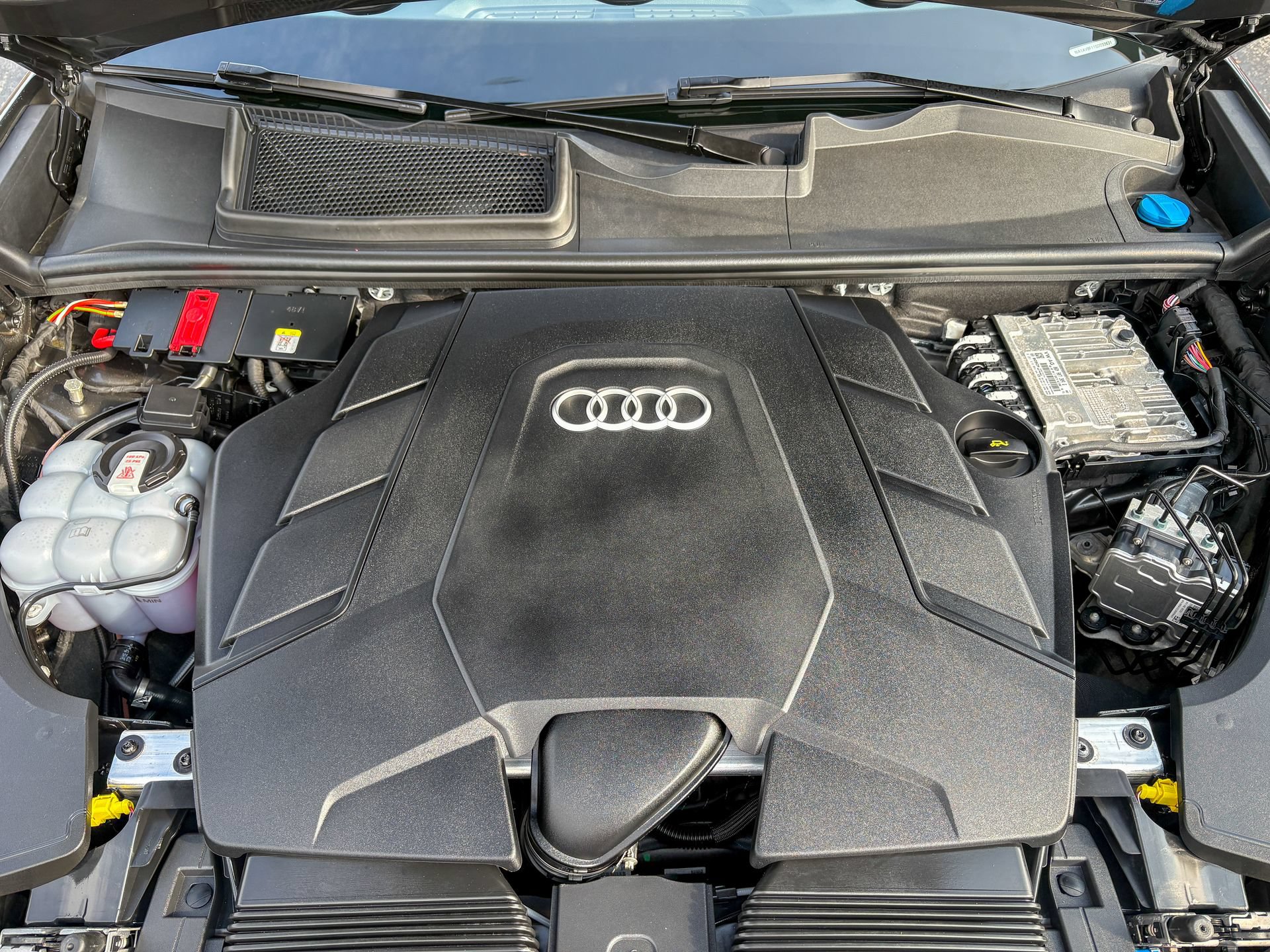 Used 2025 Audi Q8 Premium w/ Black Optic Package AWD/4WD image 36