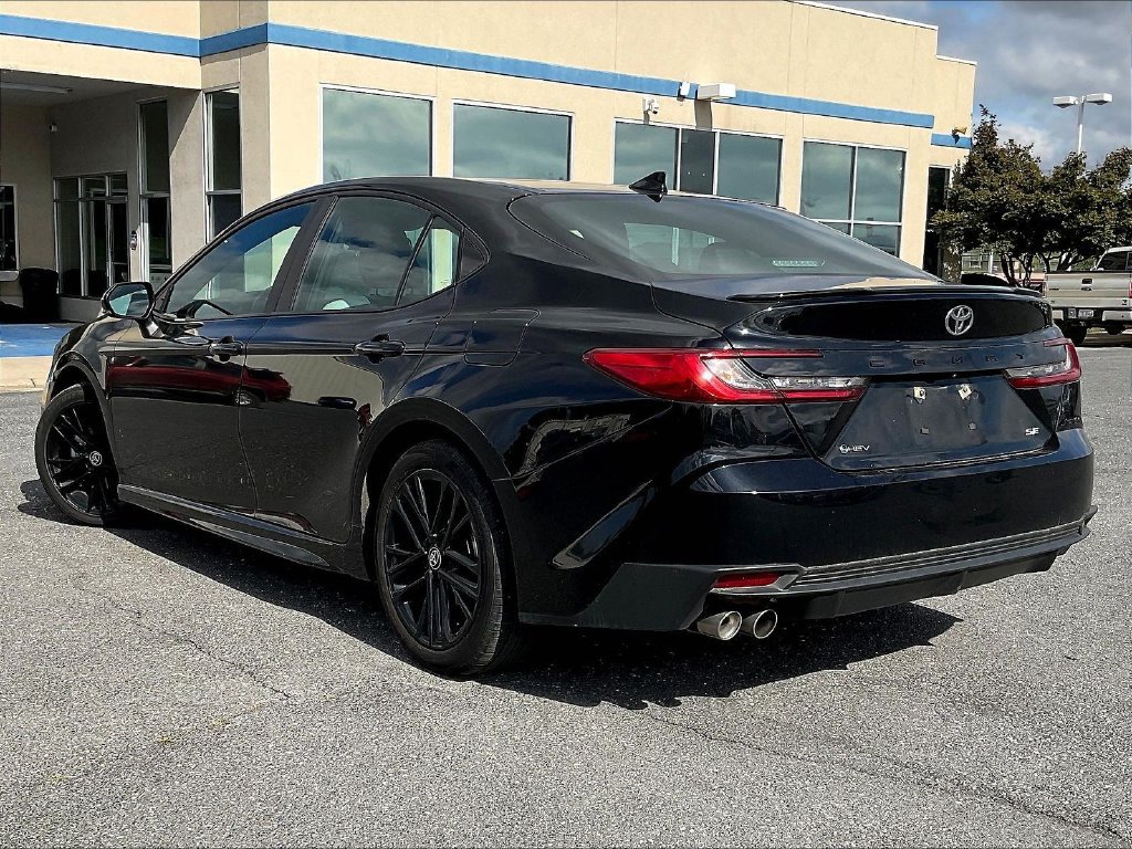 Used 2025 Toyota Camry SE FWD image 3