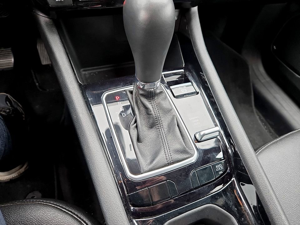 Used 2025 Jeep Compass Limited image 27