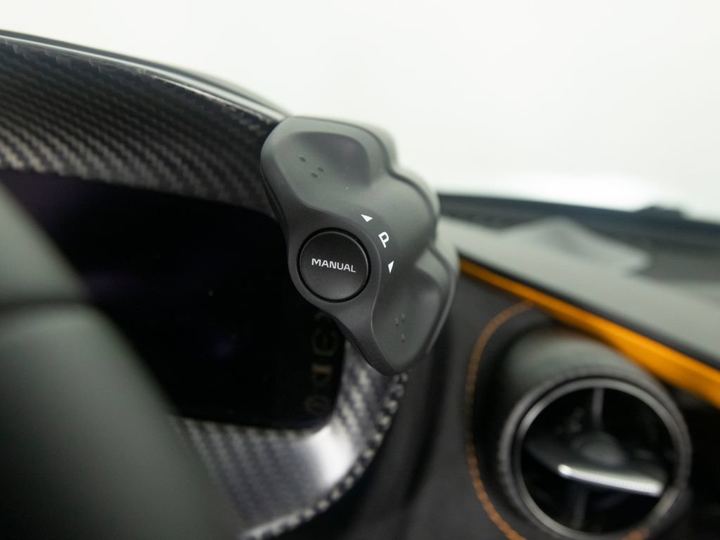 Used 2026 McLaren 750S Spider RWD image 25