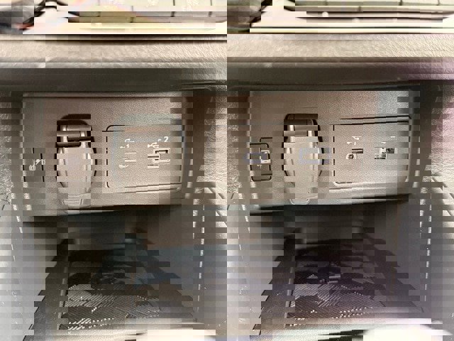 New 2025 Nissan Versa SR w/ Trunk Package image 28