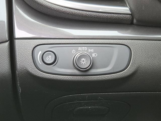 Used 2022 Buick Encore Preferred image 8