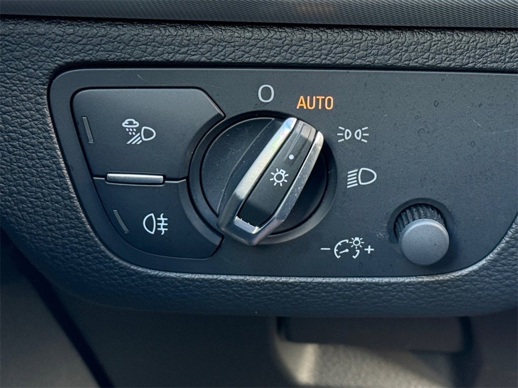 Used 2025 Audi Q5 2.0T Premium image 12