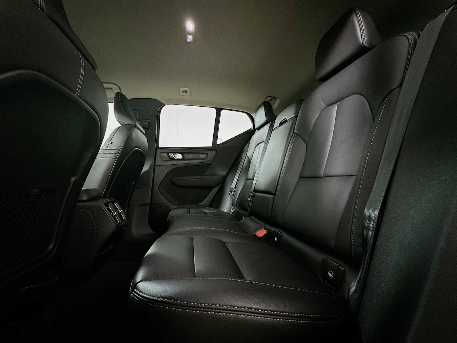 Used 2023 Volvo XC40 B4 Core w/ Convenience Package image 22