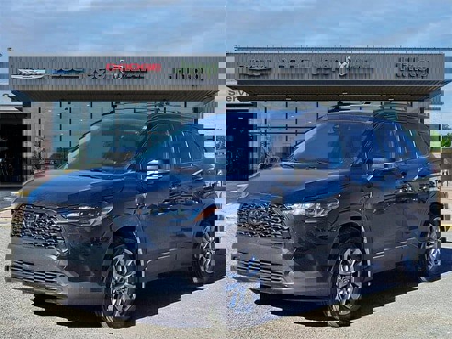 Used 2024 Toyota Corolla Cross LE image 1