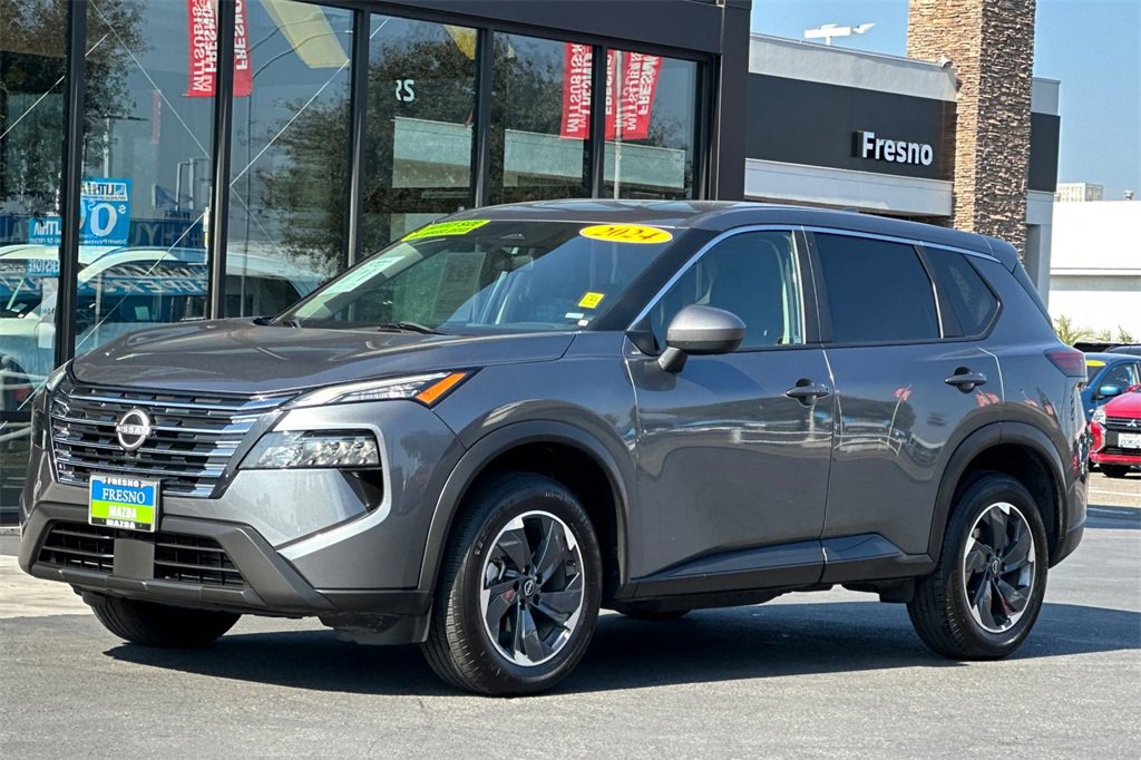 Used 2024 Nissan Rogue SV image 10