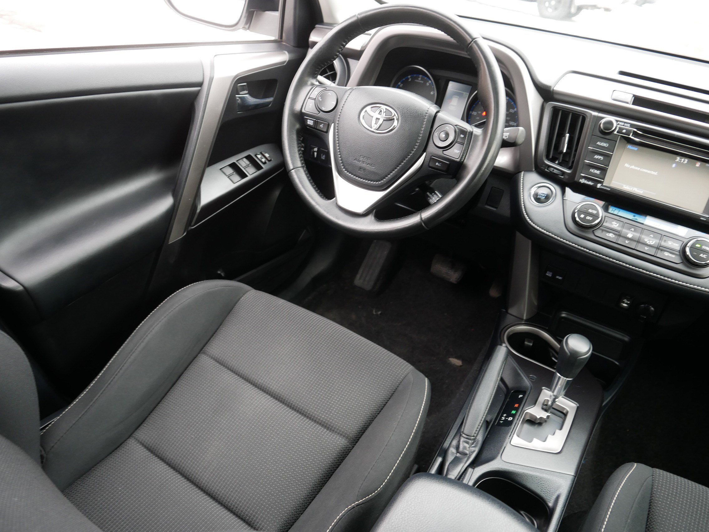 Used 2018 Toyota RAV4 XLE image 9