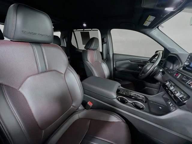 Used 2025 Honda Pilot Black Edition image 30